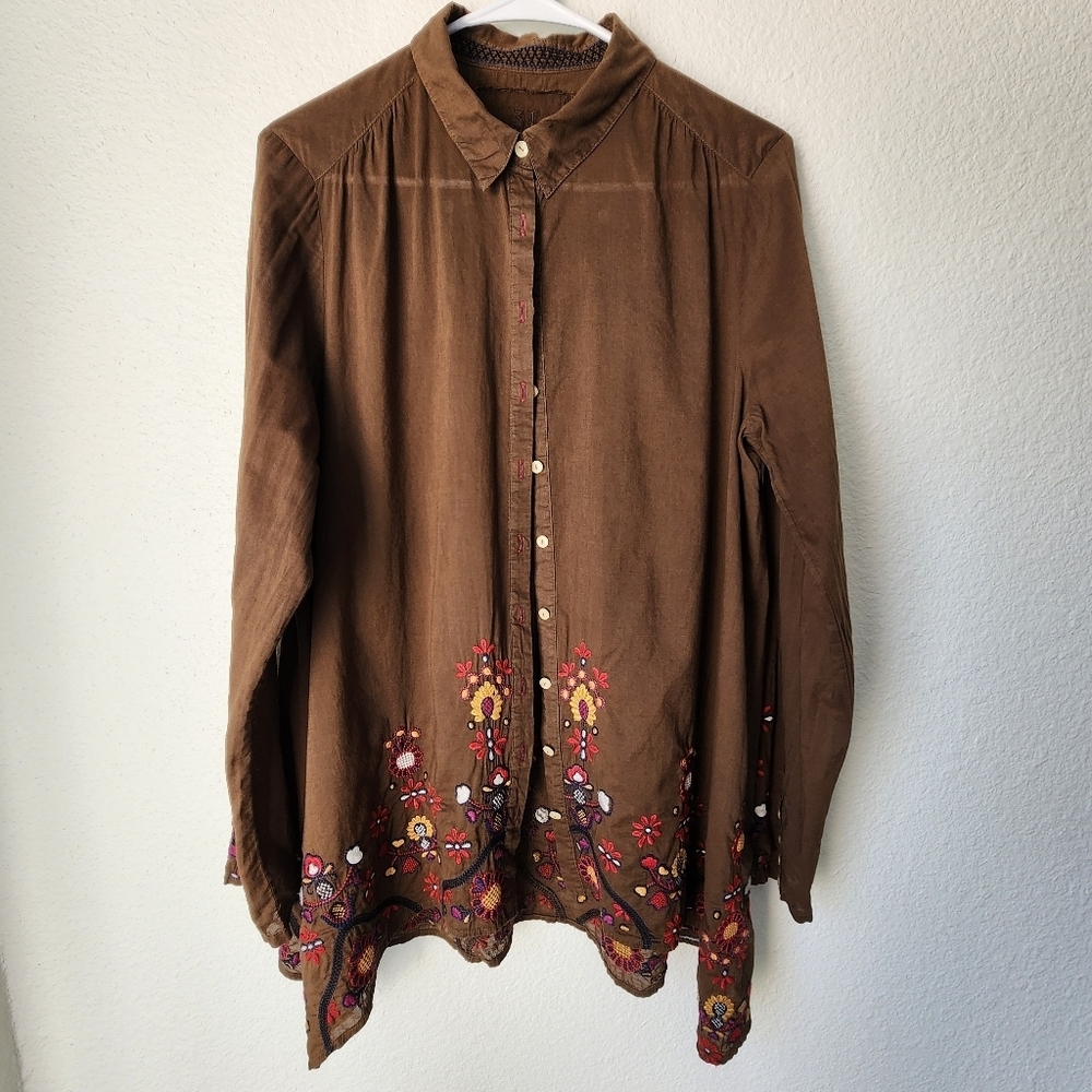 Johnny Was 3J Workshop embroidered blouse, Size M, Brown